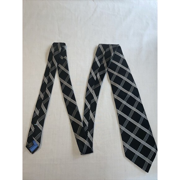 Bugatti Men’s Dress Tie Size 60” Black Striped 100% Silk Business Formal - Picture 5 of 12